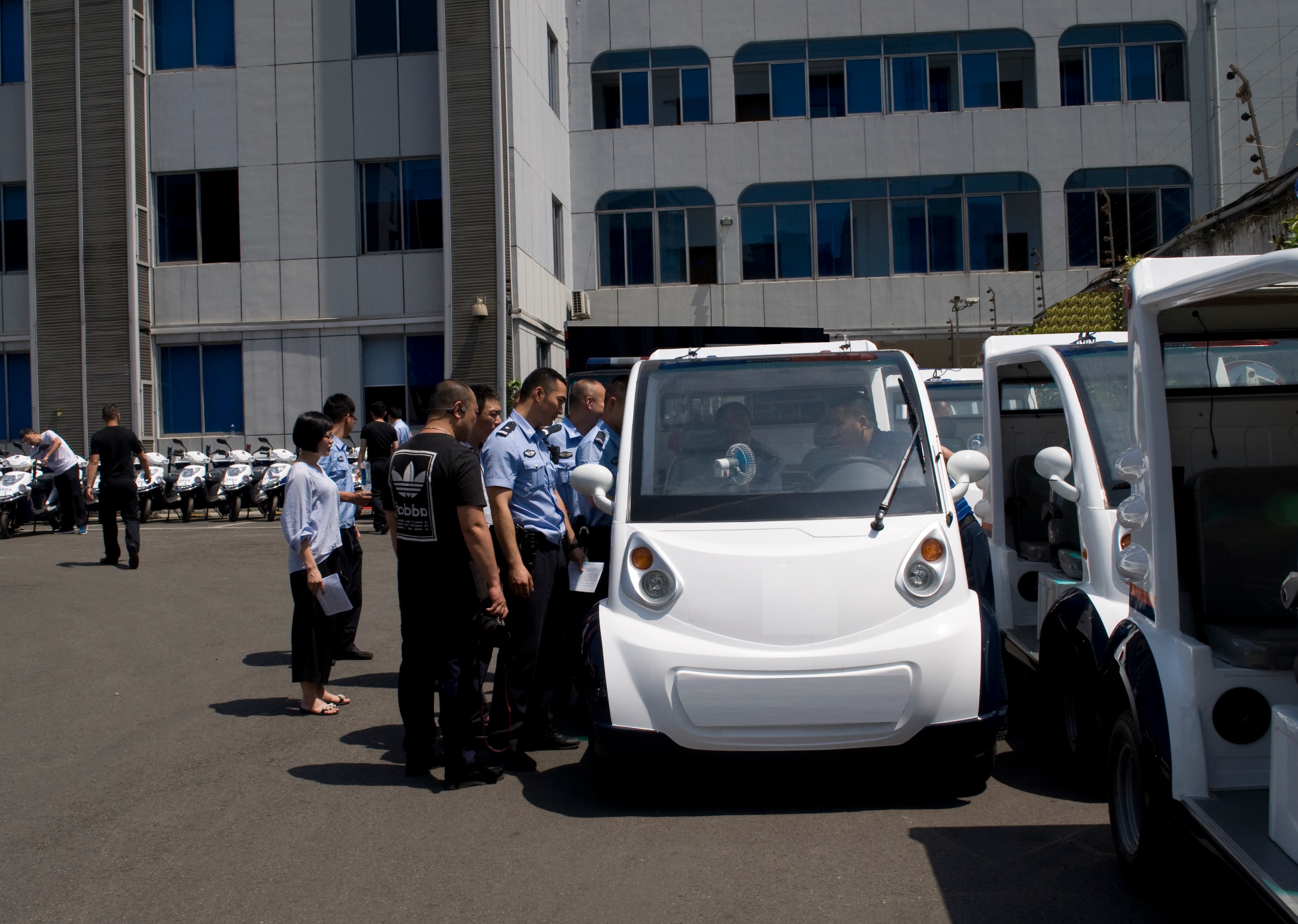 專業電動巡邏車、電動觀光車制造商